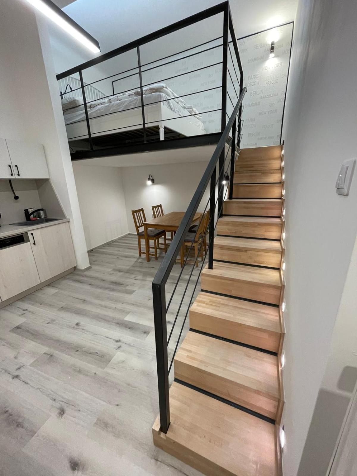 Szekely Apartment Near Deak Ferenc Square With Free Parking In Garage ブダペスト エクステリア 写真