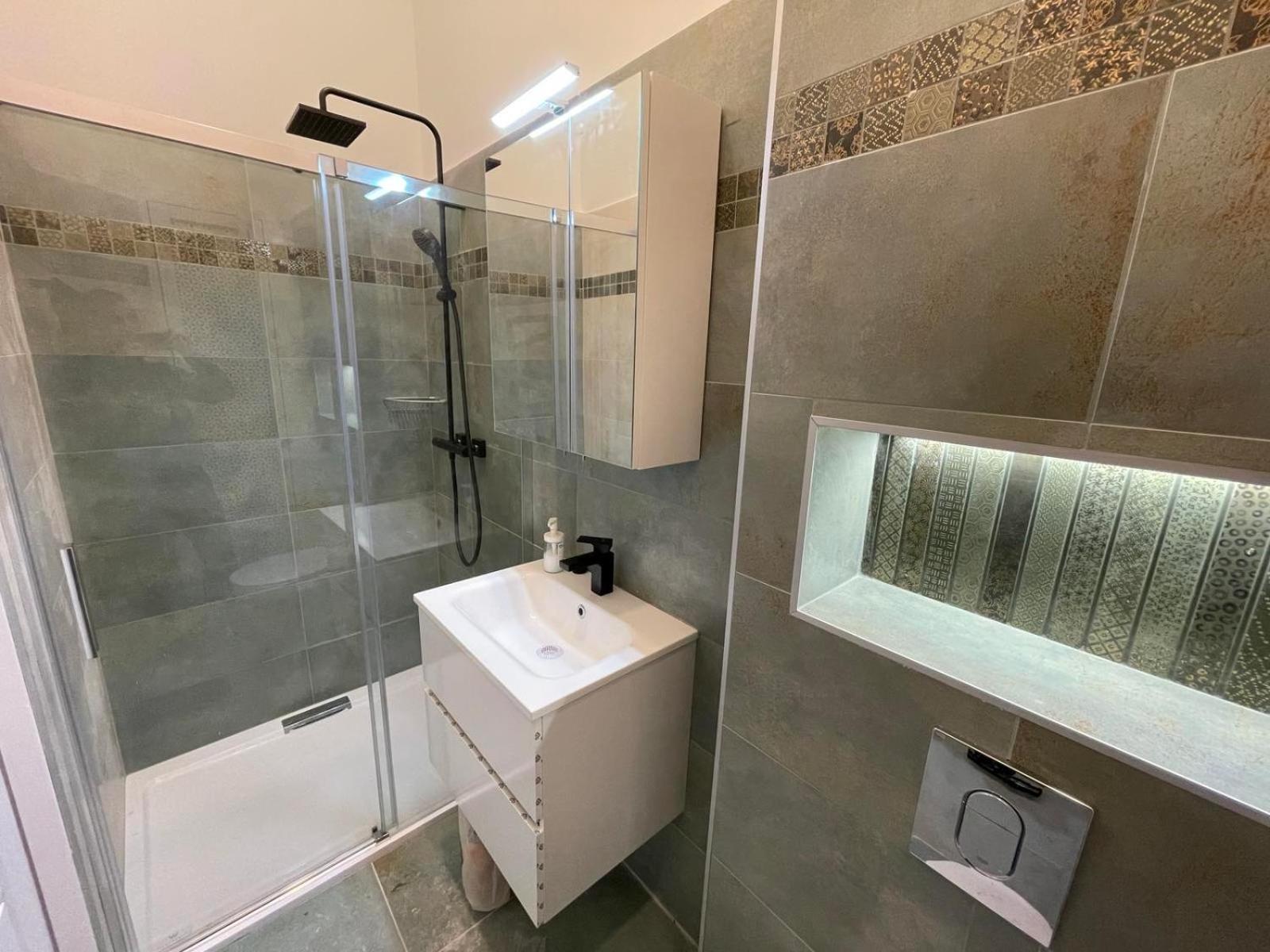 Szekely Apartment Near Deak Ferenc Square With Free Parking In Garage ブダペスト エクステリア 写真