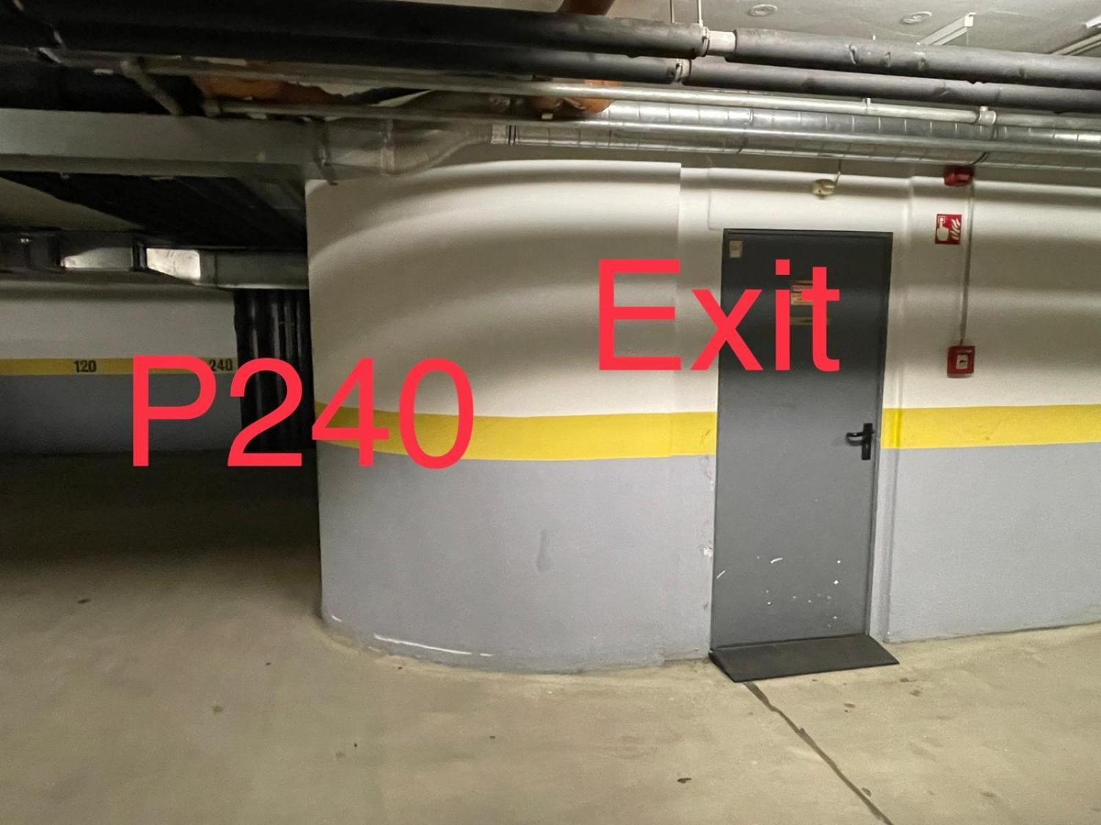 Szekely Apartment Near Deak Ferenc Square With Free Parking In Garage ブダペスト エクステリア 写真
