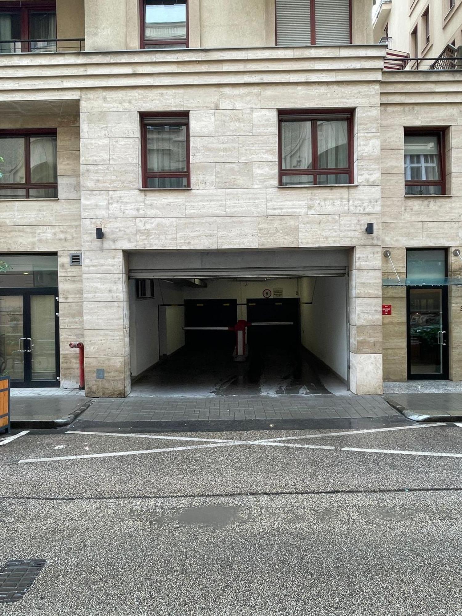 Szekely Apartment Near Deak Ferenc Square With Free Parking In Garage ブダペスト エクステリア 写真