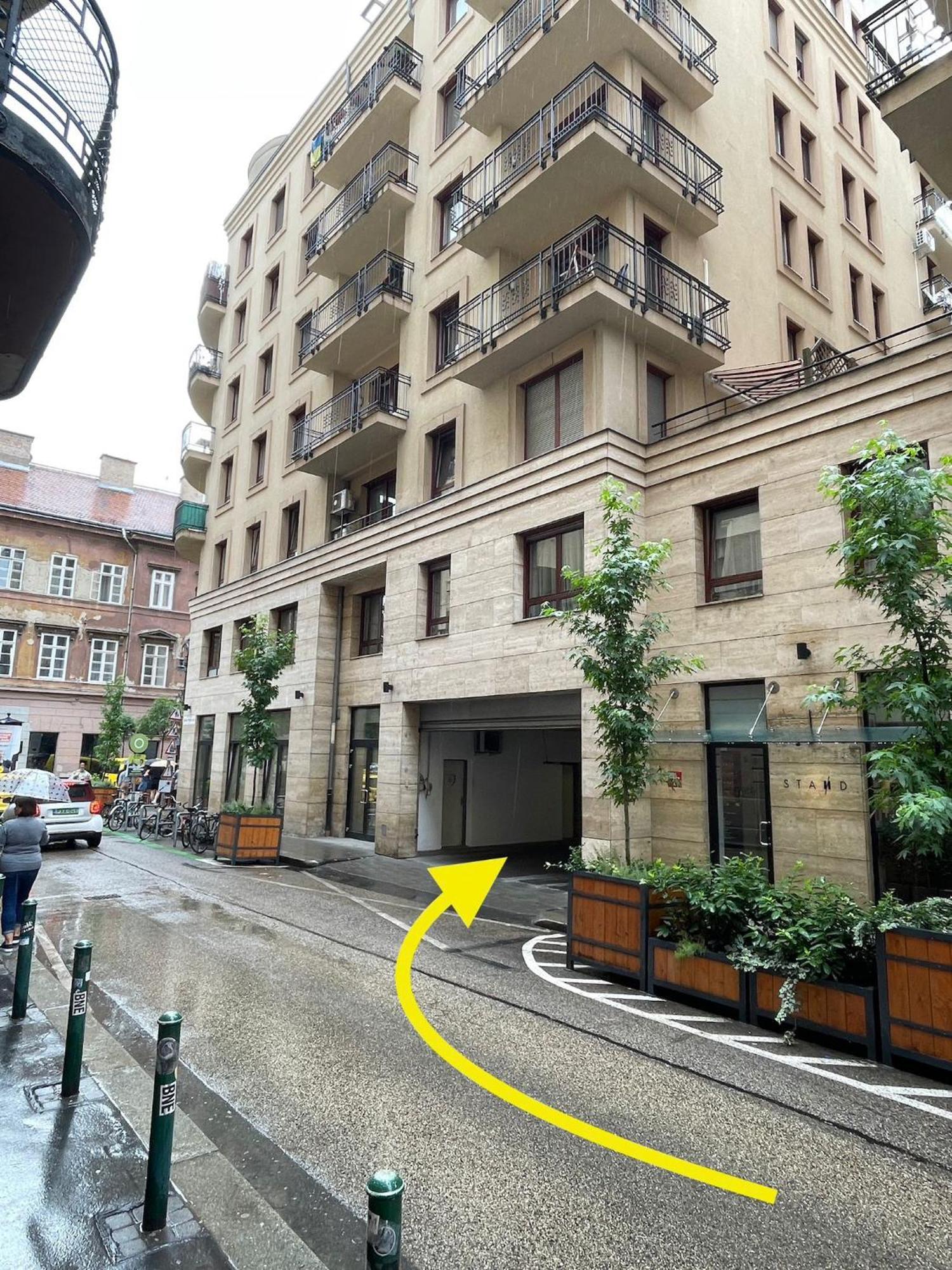 Szekely Apartment Near Deak Ferenc Square With Free Parking In Garage ブダペスト エクステリア 写真